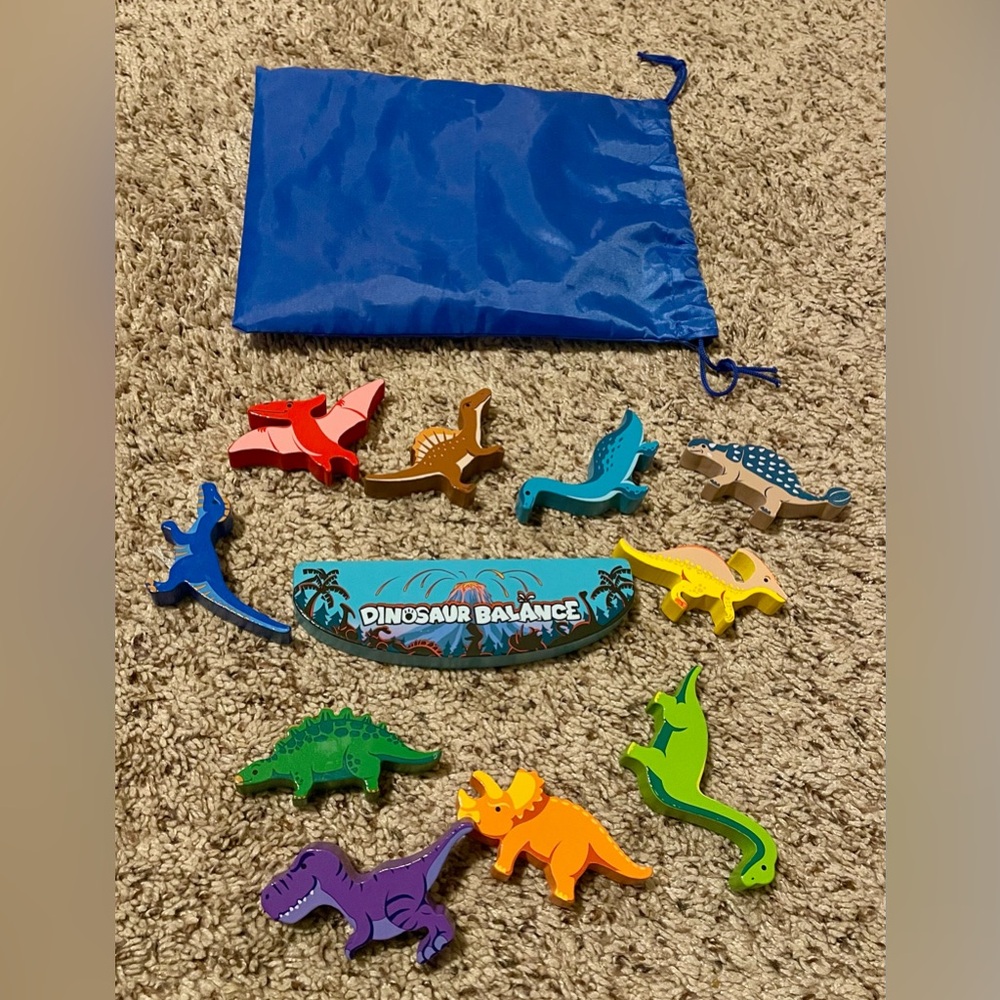 Dinosaur Balance Game Set with Blue Bag full set in like new condition